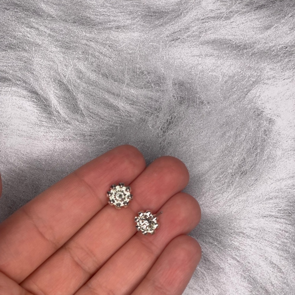 Elegant Vintage Silver Floral Stud Earrings + Silver Heart earrings - Picture 2 of 3